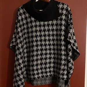 Ann Klein black and gray houndstooth knit poncho. OS